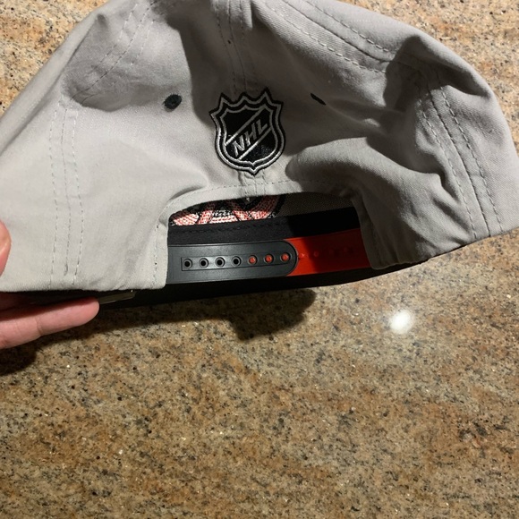 Reebok Chicago Blackhawks SnapBack - Picture 3 of 4